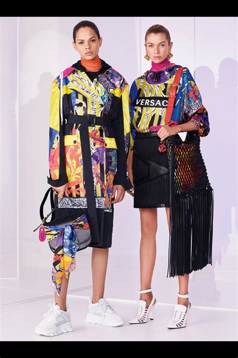 sfilata versace settembre2019|Versace Resort 2019 Collection .